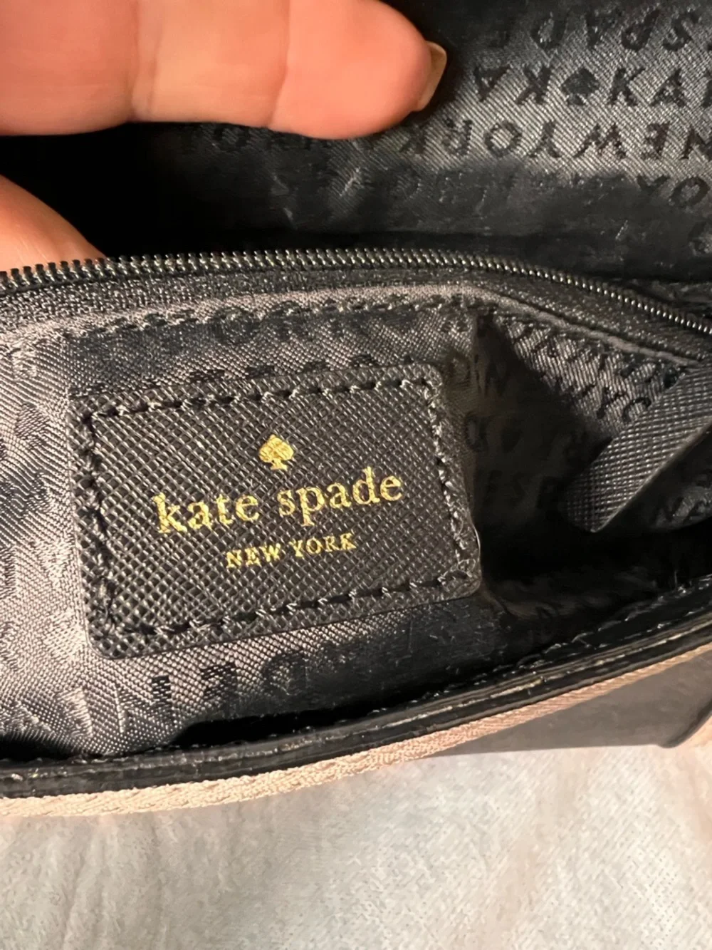 Kate Spade New York HAZEL COURT ALEK CROSSBODY, excellent condition